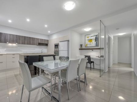 Furnished Two Bedroom In Great Inner-City Location - Photo 2