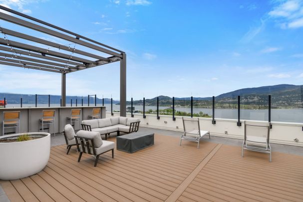 LAKEVIEW AT BROOKLYN! 1 Bdrm PLUS Den - Photo 1
