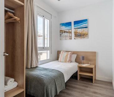 3-Bedroom Apartment with Balcony in Poble Sec - Photo 5