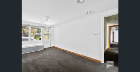 Ideal for Students or Families - In the heart of Sandy Bay! - Photo 2