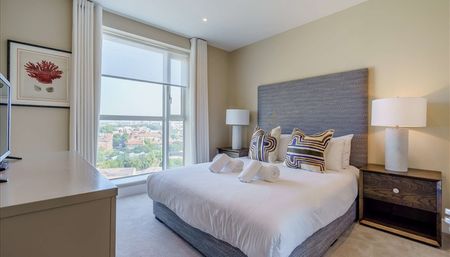 Stylish Riverside Living at Circus Apartments – Canary Wharf E14 8RW - Photo 4