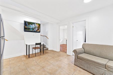 240 Blackburn, Sandy Hill, Ottawa, ON - Photo 5