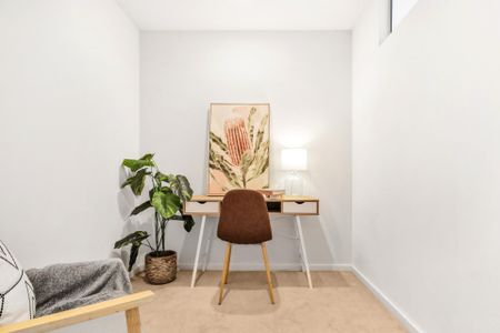 Spacious One Bedroom Plus Study Apartment in the Heart of Zetland - Photo 2