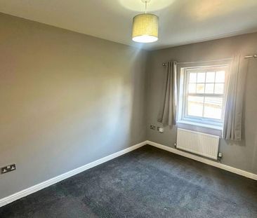 3 bedroom end of terrace house to rent - Photo 4