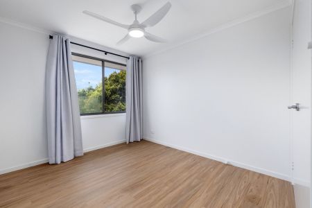 Modern, Light-Filled Family Home with Lawn Mowing Included! - Photo 4