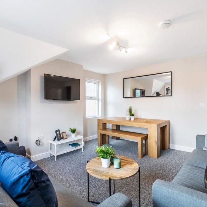 6 bedroom flat to rent - Photo 1