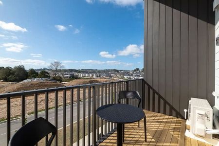 Spacious 1 Bedroom New Unit with Appliances - Photo 2