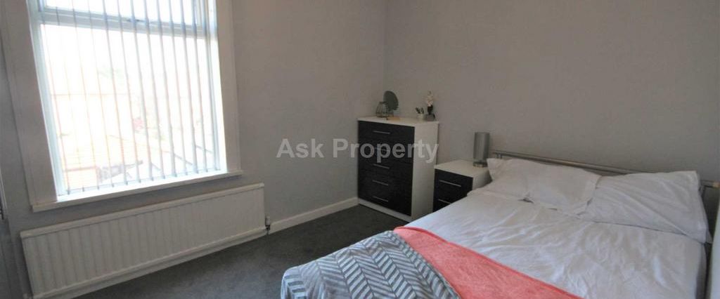 1 bedroom in a house share to rent - Photo 1