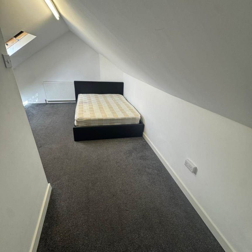 Price £500 pcm - Available 27/12/2025 - Furnished - Photo 1