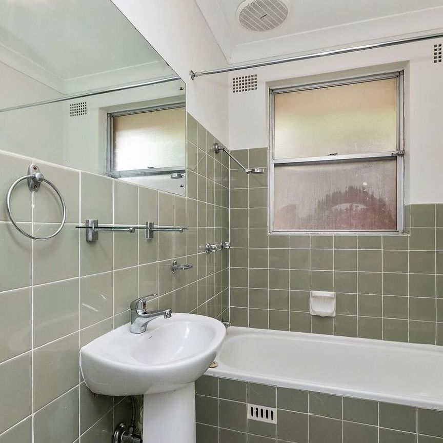 Stylish Two Bedroom in the Heart of Summer Hill - Photo 1