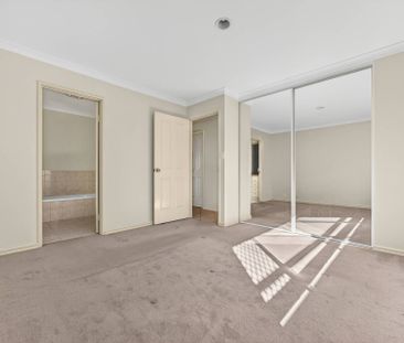 Light & Leafy Villa Bedford - Photo 6