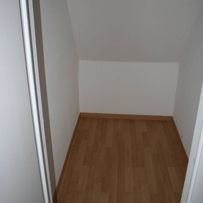 ++ schöne 2-Zimmer-Dachwohnung in ruhiger Wohnlage ++ - Foto 1