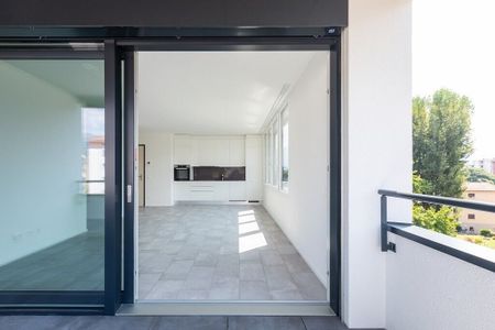 Moderno e luminoso 2.5 locali in zona centrale a Massagno - Foto 2