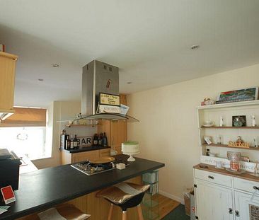 First floor flat, 22 Eastgate, Cowbridge, Vale of Glamorgan, CF71 7DG - Photo 5