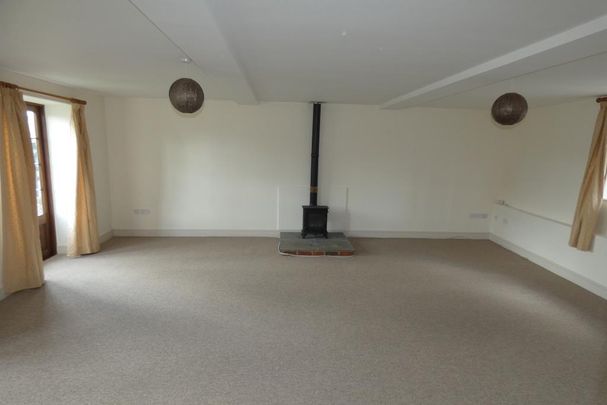 3 bedroom barn conversion to rent - Photo 1