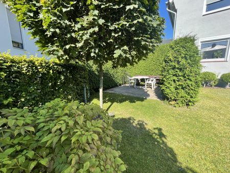 Gemütlich und gepflegt im Dachgeschoss! 2-Zimmer-Mietwohnung - Photo 2