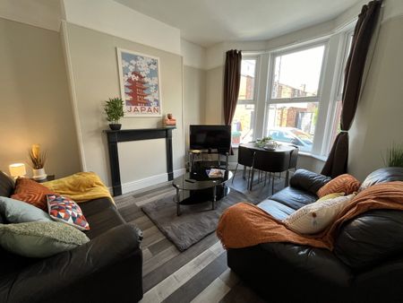 3 Bed Terraced House, Brookdale Road, L15 - Photo 2