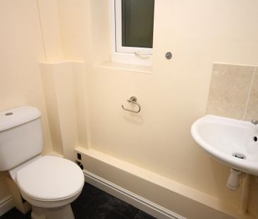 3 bedroom terraced house to rent - Photo 6