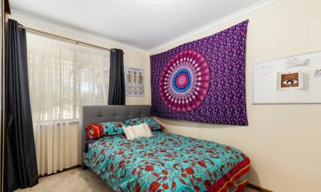 Spacious Family Home in a Quiet Cul-de-Sac - Photo 4