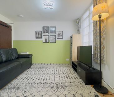 6 Bed Student Accommodation - Photo 2