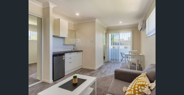 MODERN, FULLY FURNISHED, STUDIO APARTMENT - Photo 1