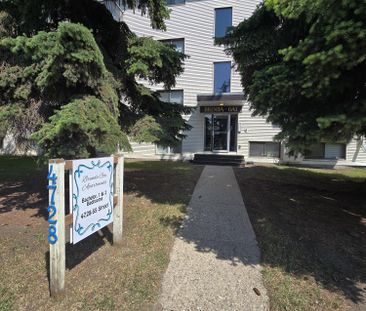 Modern Ground Floor 2 Bedroom in the Heart of Downtown - Photo 3