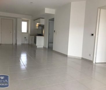Location Appartement 3 pièces 59m² SOLLIES PONT 83210 - Photo 2