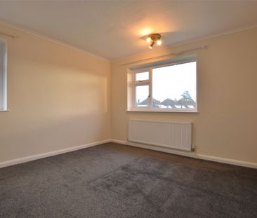 Fairlawns, Horley, Surrey, RH6 - Photo 4