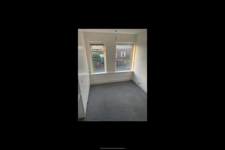 3 Bed Semi-Detached House, Wordsworth Close, S5 - Photo 5