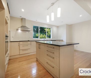 Bright and airy family home - Photo 5