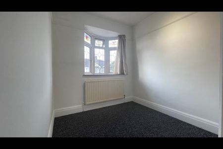 3 Bed Terraced House, Woodbridge Road, IG11 - Photo 2