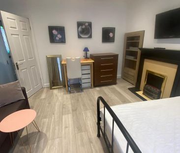 House share to rent - Photo 1