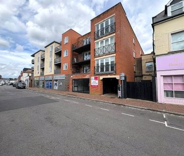 1 bedroom Flat in Camp Road, Farnborough - Photo 3