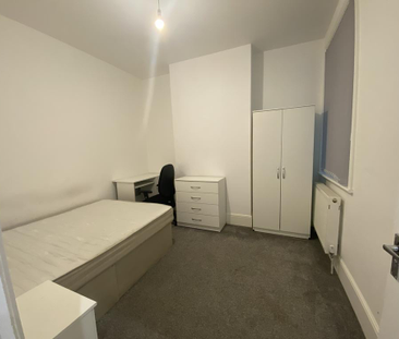 4 bedroom terraced house to rent - Photo 6