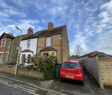 4 bedroom semi-detached house to rent - Photo 2