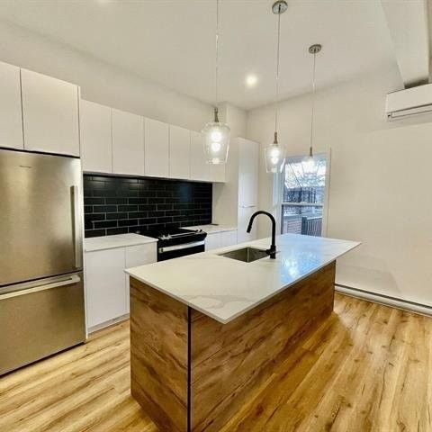 2013 Rue Wellington, #A - Photo 1