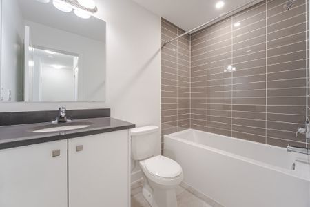 For Lease - 36 Waterside Way, Whitby, Ontario - Photo 5