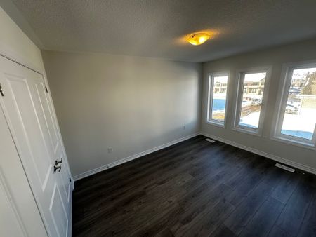 For Lease - 103 Watts Mews, Kawartha Lakes, Ontario - Photo 4