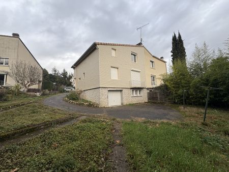 Location Maison 5 pièces 138m² AGEN 47000 - Photo 2