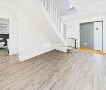 Edgwarebury Lane, Edgware, HA8 - Photo 3