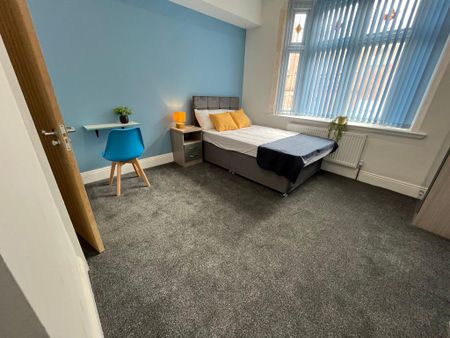 1 bedroom in a house share to rent - Photo 2