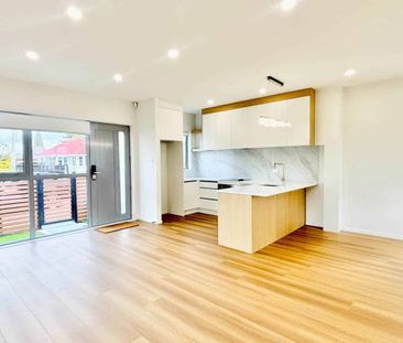 Stylish & Central – Brand-New Home in Panmure - Photo 1
