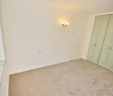 1 bedroom retirement property to rent - Photo 6