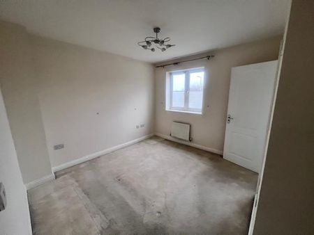 3 bedroom end of terrace house to rent - Photo 2