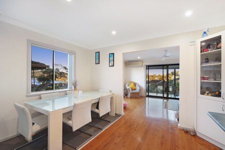 Stunning Water Views & Sought-After Saratoga Location - Photo 3