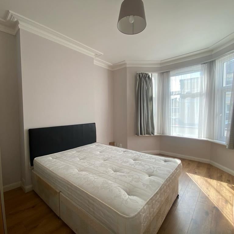 4 Bed Terraced House, Totterdown Street, SW17 - Photo 1