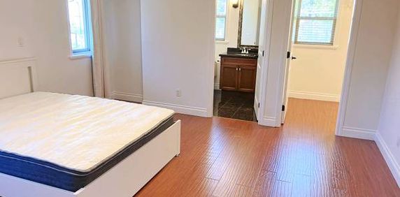 furnished bedroom with private bathroom on 2nd level clo Lougheed Mall - Photo 2