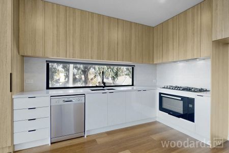 Stylish Family Home in Prime Heidelberg West Location - Photo 5