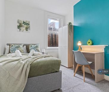 1 bedroom in a house share to rent - Photo 3