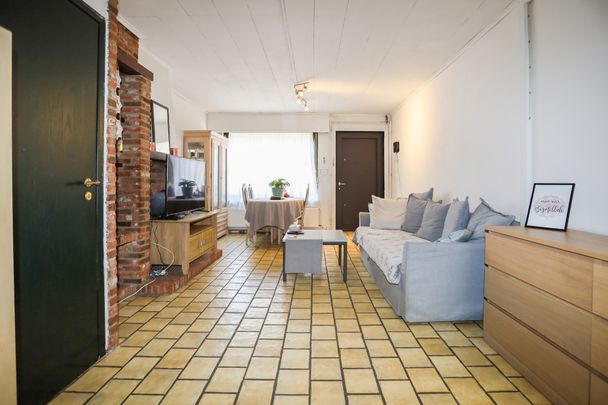 Leuke rijwoning met zij-ingang naar grote tuin - Photo 1